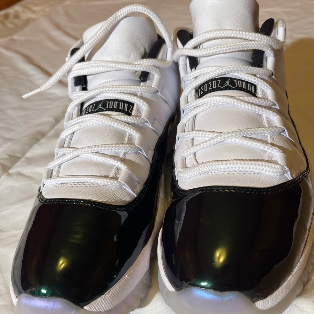 Jordan 11 Retro Low Iridescent - Picture 2 of 8